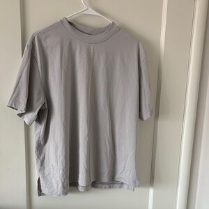 Uniqlo Light Gray Short Sleeve Tee